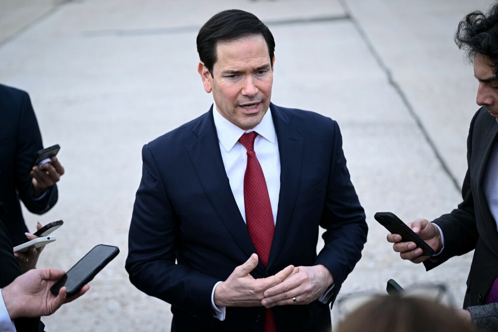 Rubio denies Zelenskyy's claim that the US asked Ukraine to cede land to Russia for security deal