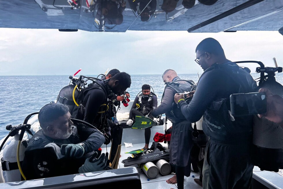 Maldives suspends search for 4 Italians in underwater cave after military diver dies