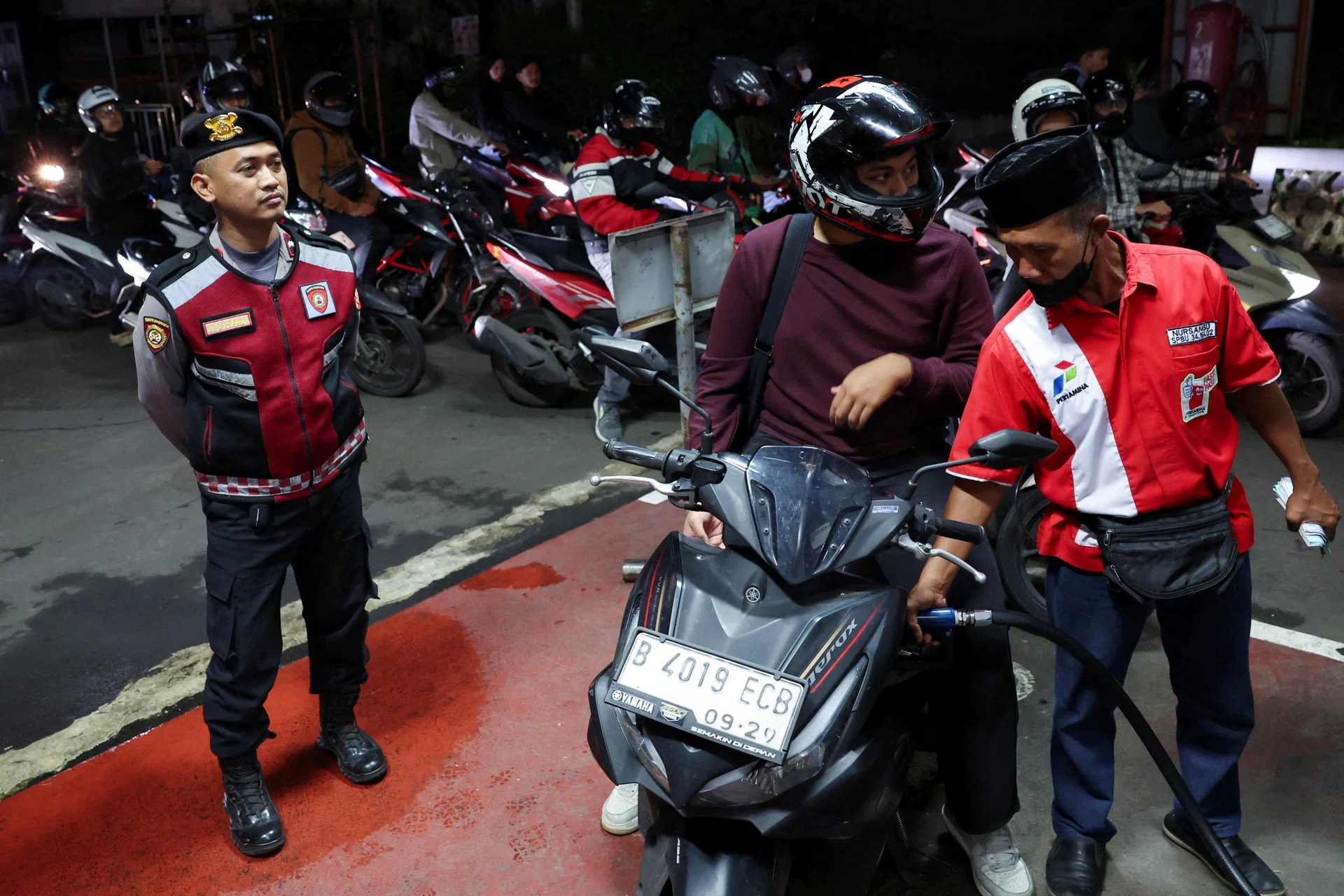 Indonesia rupiah hits new record low; president downplays day-to-day impact of currency weakness