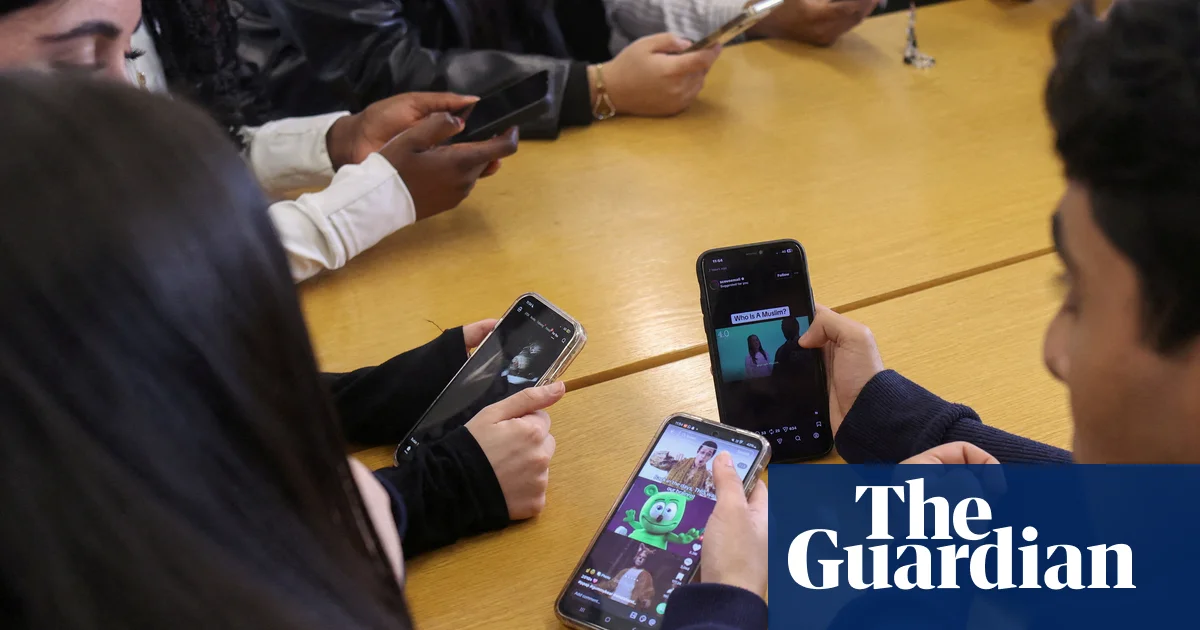 Effects of social media ban for under-16s in UK hinges on how firm it is