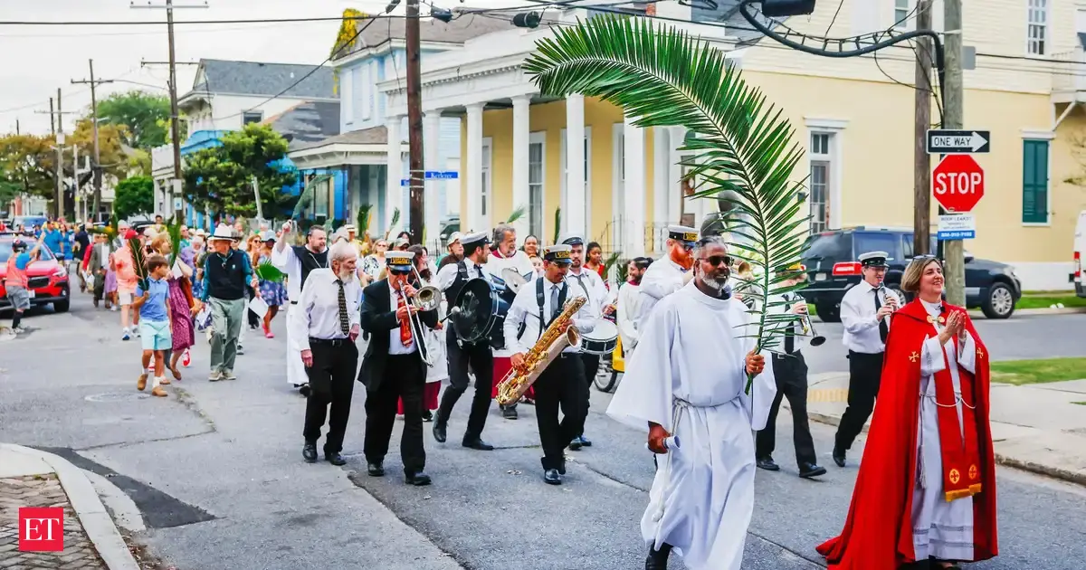 Man arrested for impaired driving after driving car into Louisiana crowd
