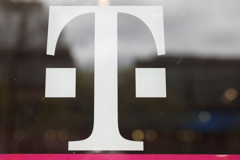 Senator Cruz urges regulator to impose conditions on T-Mobile spectrum sale