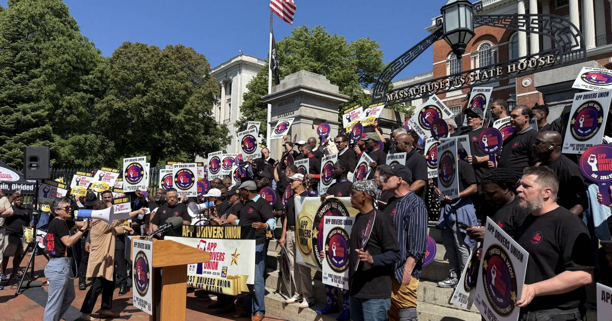Mass. rideshare drivers become first in the U.S. to unionize