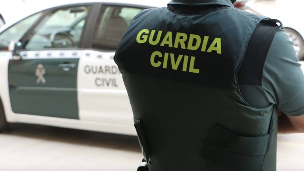 Shooter still at large after two dead and four injured in southern Spain