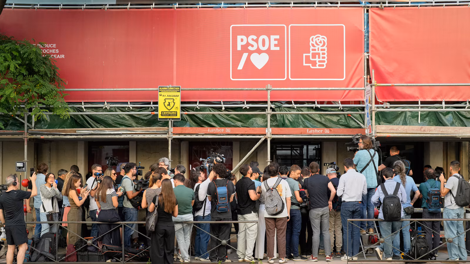 Spanish police search headquarters of ruling Socialist party