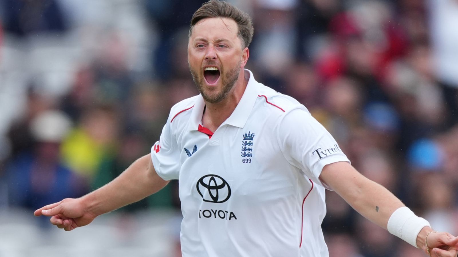 England vs New Zealand: Ollie Robinson bags two more wickets between rain delays to edge hosts closer to first Test victory