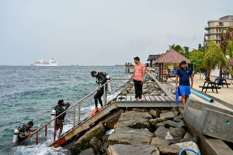 Maldives rescue diver dies in search for missing Italians