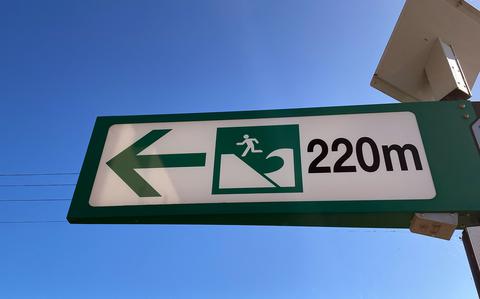 Magnitude 7.5 quake triggers tsunami warning for northeastern Japan