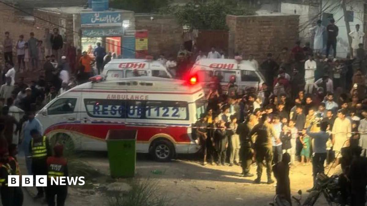 Roof collapse kills 14 children at Pakistan tuition centre