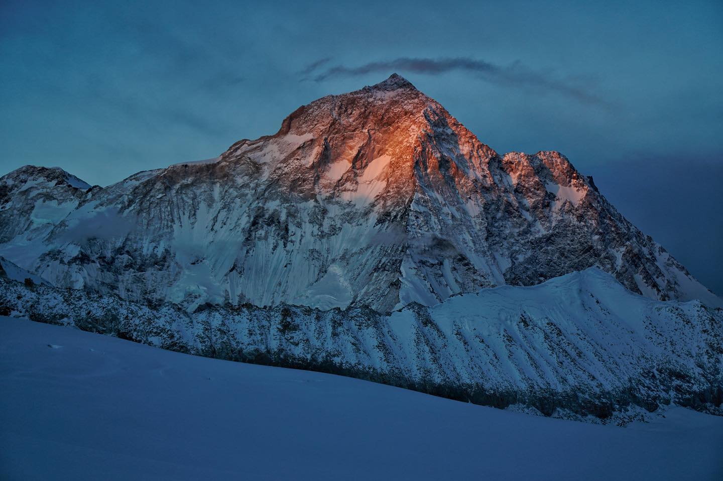 American mountaineer dies in Makalu avalanche