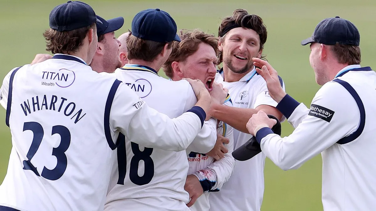 White puts Yorkshire on top before Glam fight back