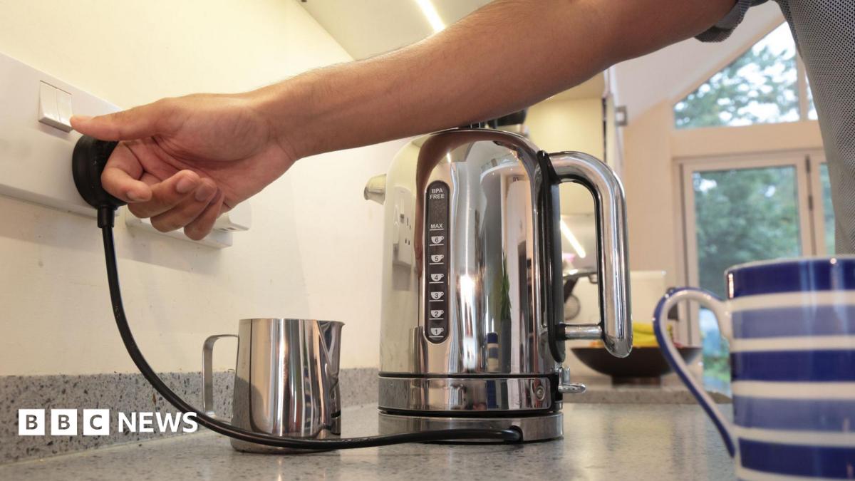 VAT to be cut from household electricity bills in October