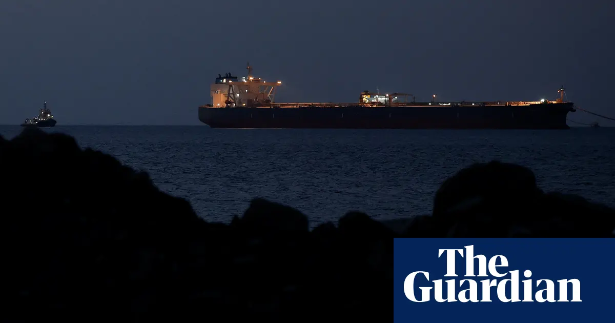 Trump’s ‘free flow of energy’ vow fails to restart shipping in strait of Hormuz