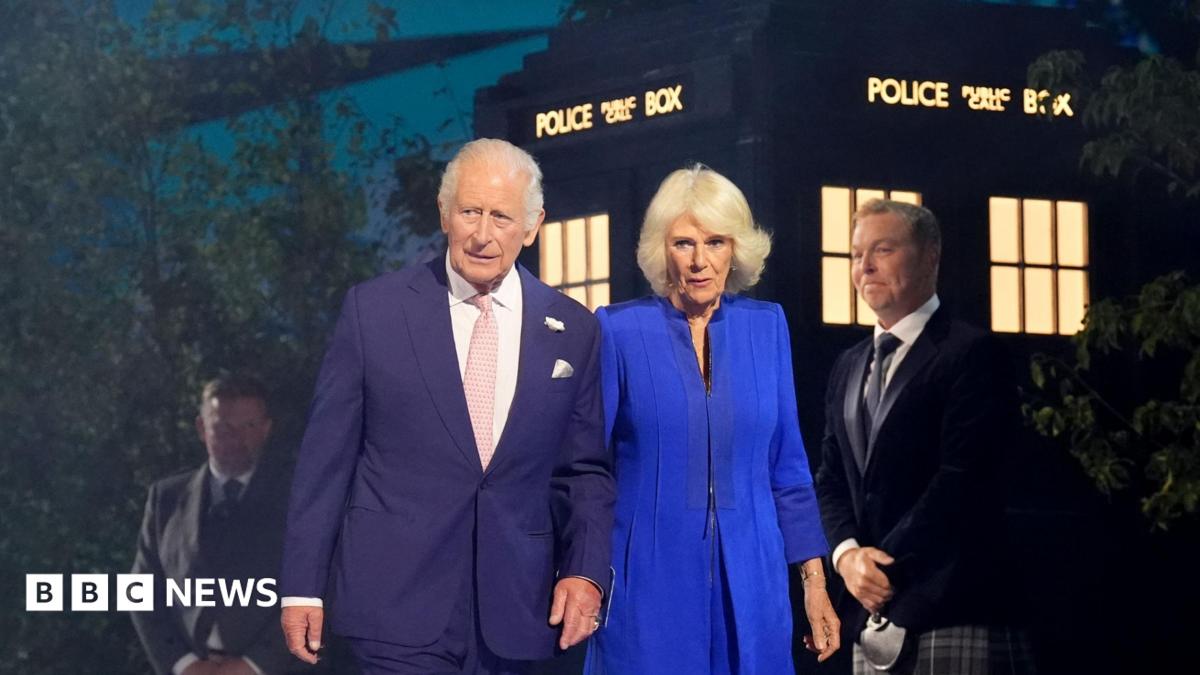 King and Queen emerge from Tardis to open Glasgow Commonwealth Games