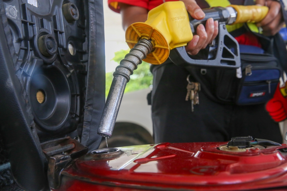 Vietnam extends fuel tax suspension until end-June to stabilise market amid supply disruption