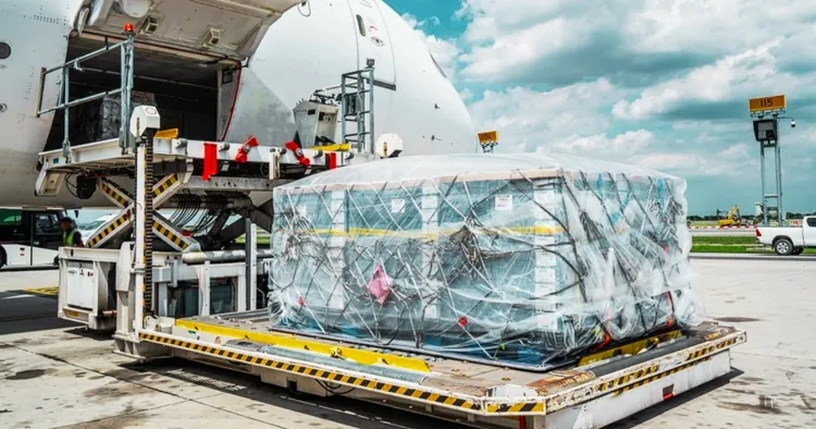 Asia-Europe Air Freight Capacity Plunges 39% Amid Middle East Conflict