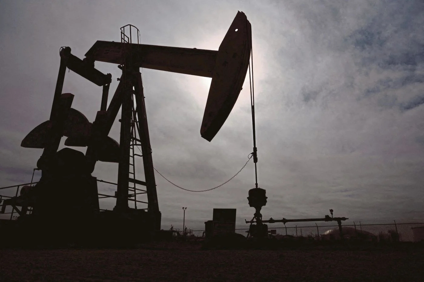 Oil jumps as US and Iran disagree on peace proposal