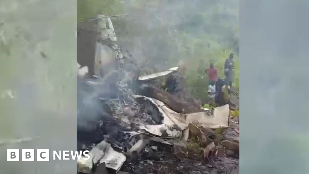 Plane crash in South Sudan kills all 14 on board