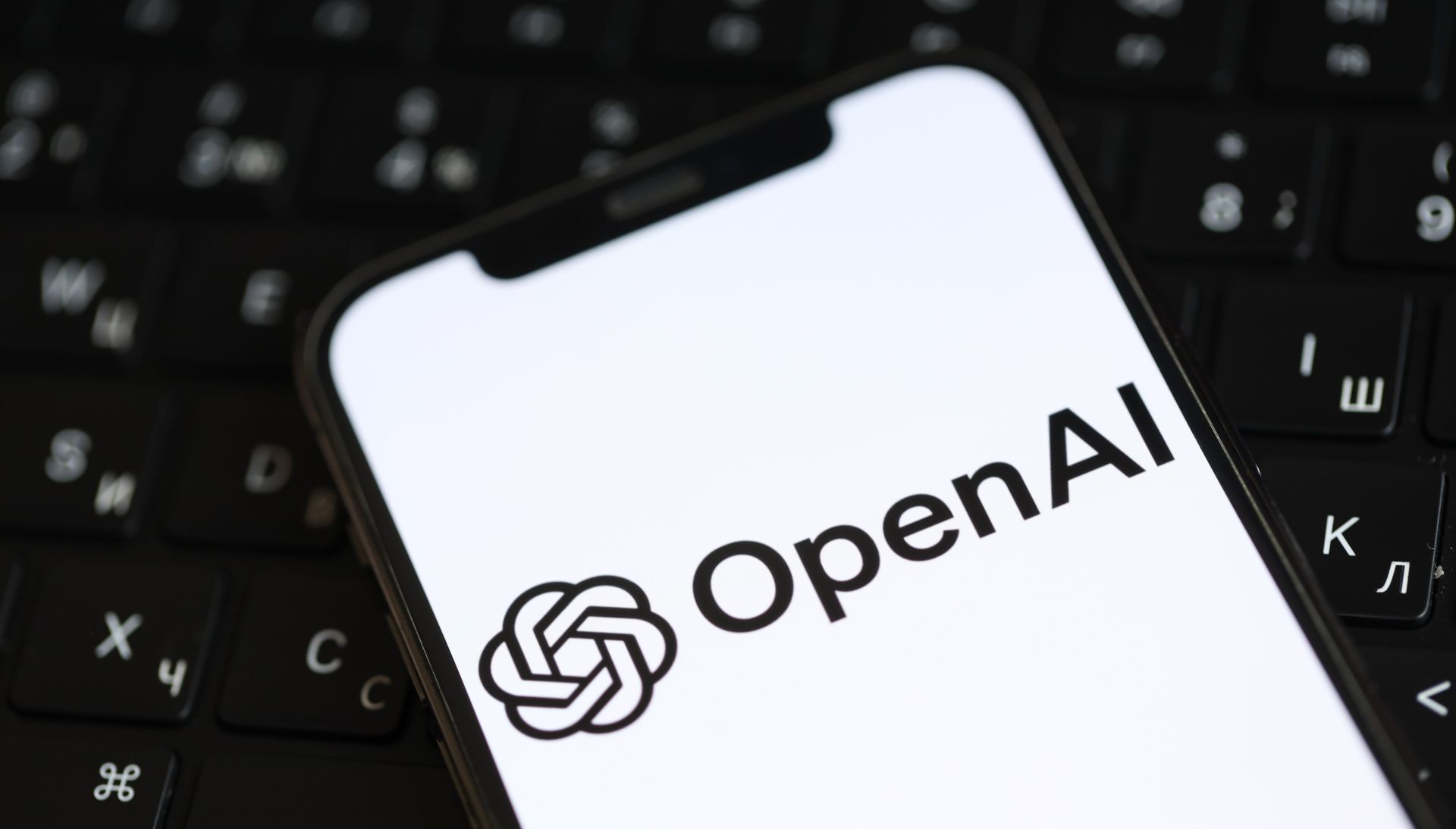 OpenAI and Anthropic are battling to conquer the AI market in Finance and Legal