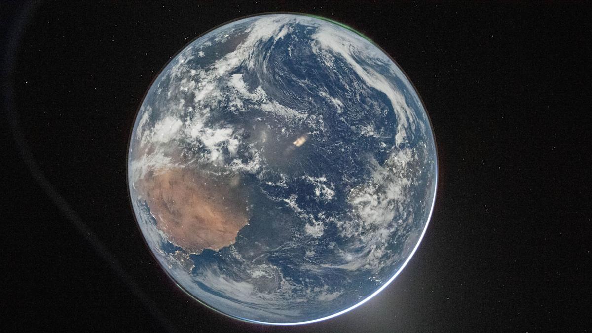 Artemis II crew take 'spectacular' image of Earth