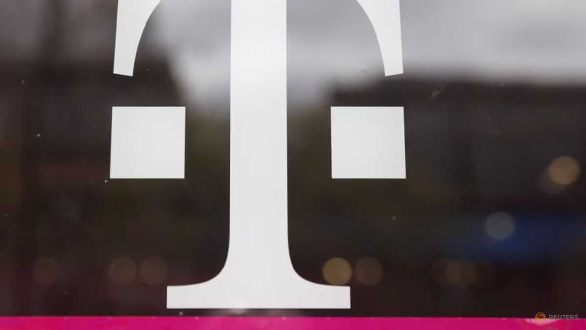 Senator Cruz questions private investment firm plan to acquire T-Mobile wireless spectrum