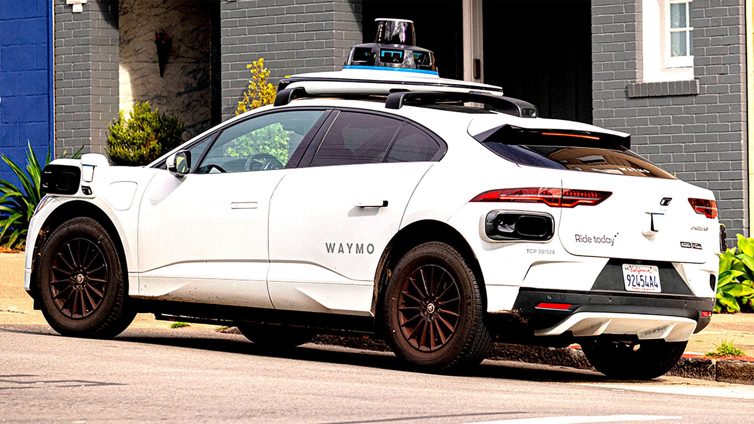 Waymo’s Self-Driving Cars Can’t Stop Diving Into Floods, So It Paused 5 Cities