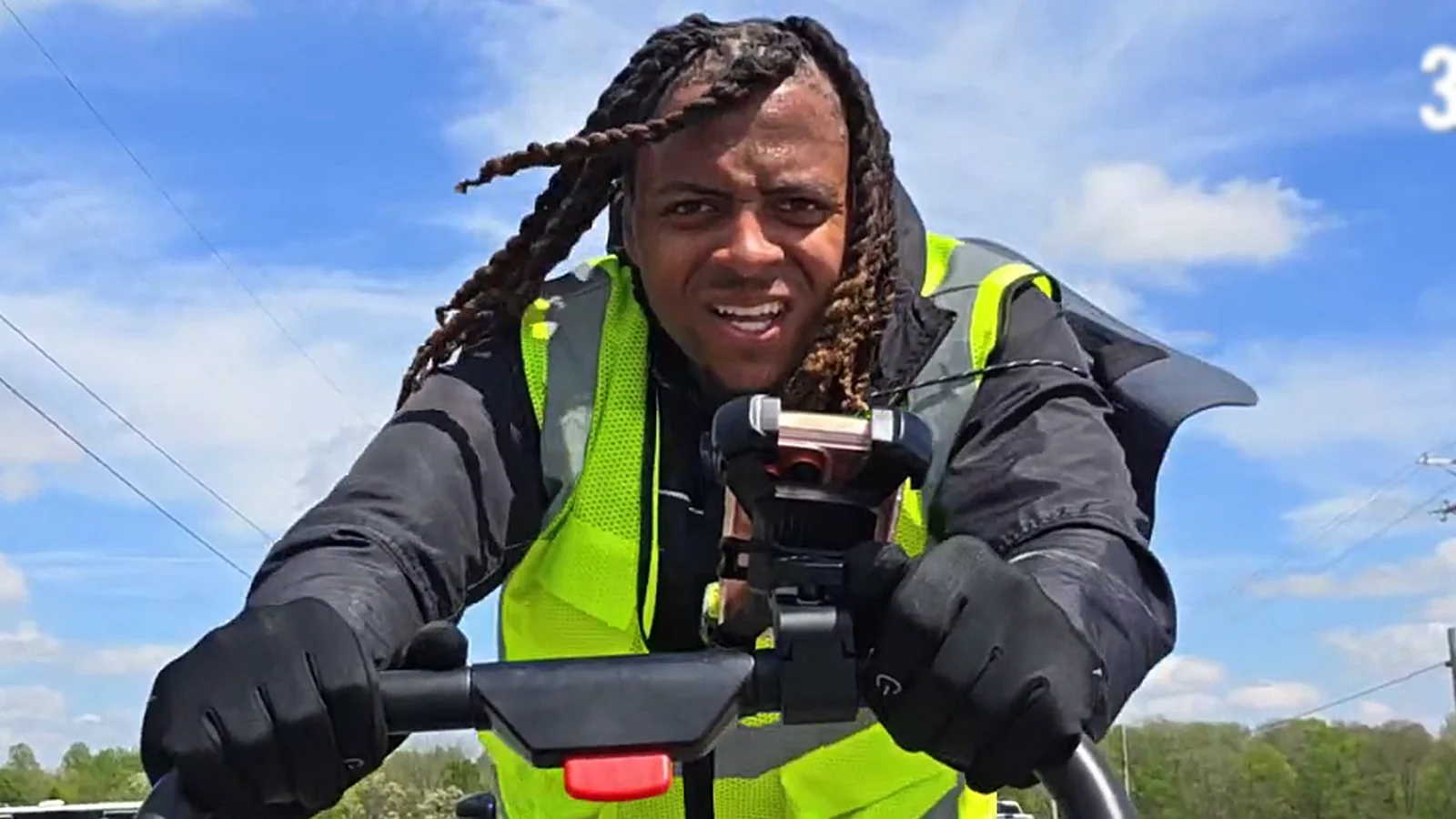 Twitch streamer struck by car during 3,000-mile walk from Philadelphia to California for charity