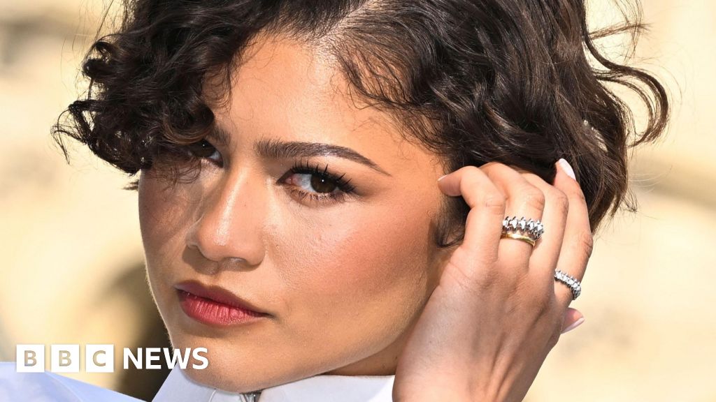 Zendaya's ring and Stella McCartney's horses - the sights and trends at Paris Fashion Week