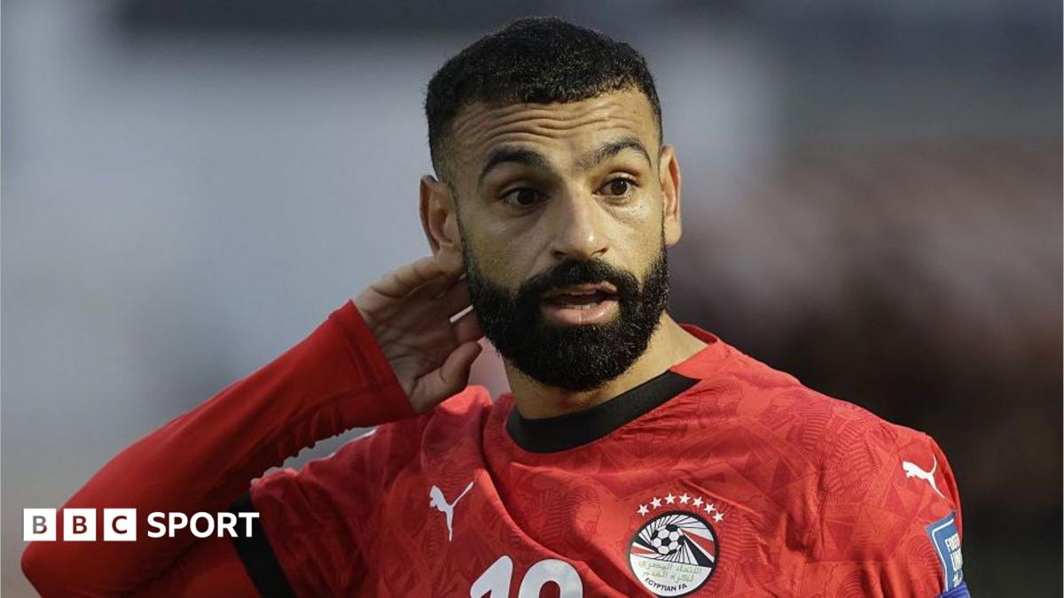 Salah out of Egypt game because of artificial turf