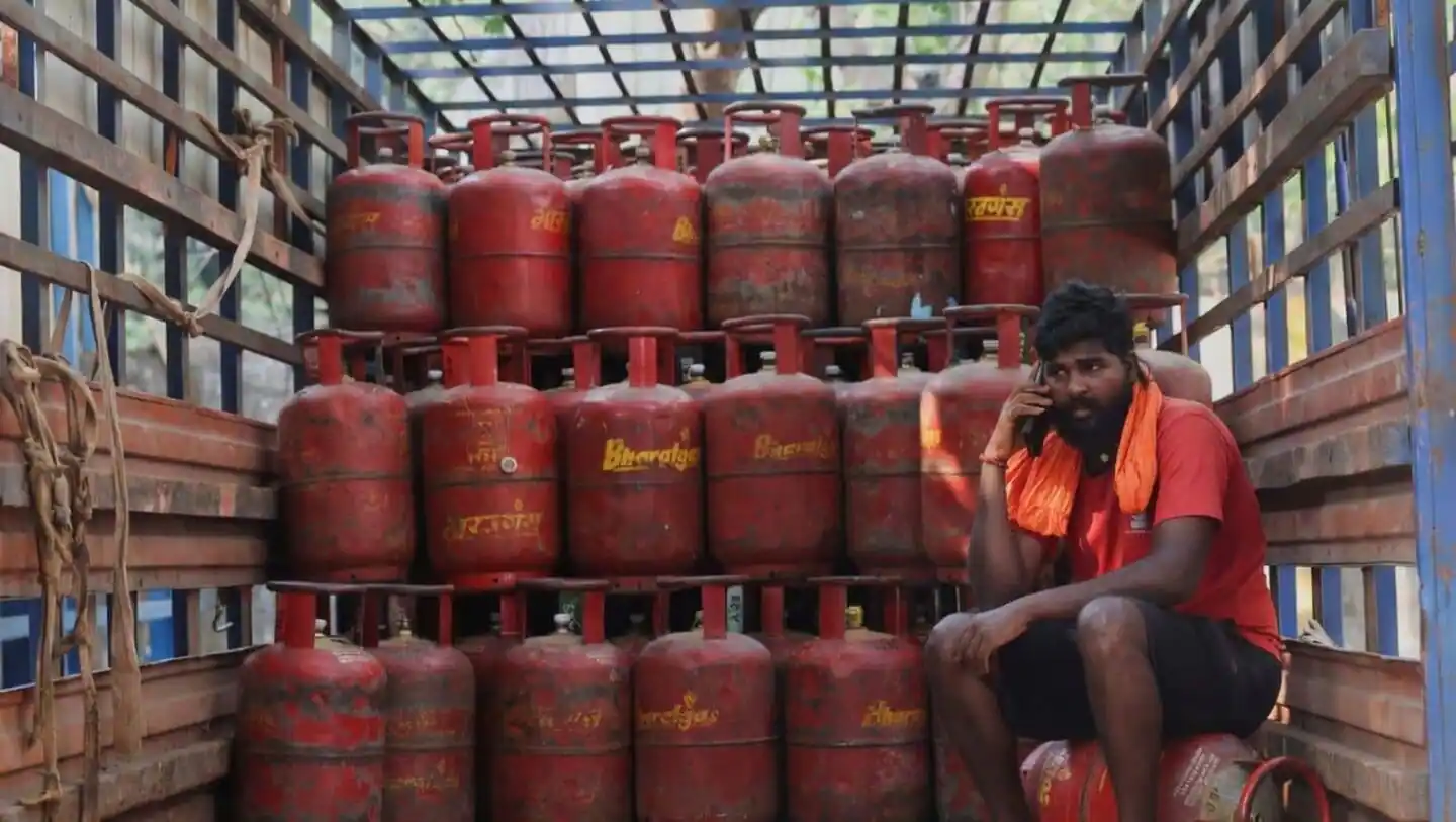 Commercial LPG price hiked by ₹195.5 across India