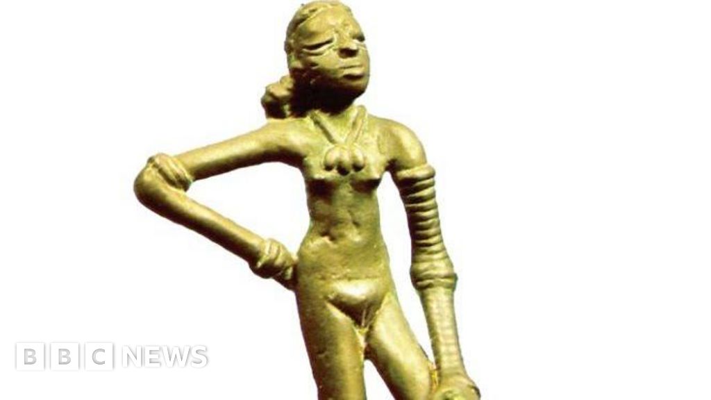 'Dancing girl's' bare torso restored in Indian textbook after backlash