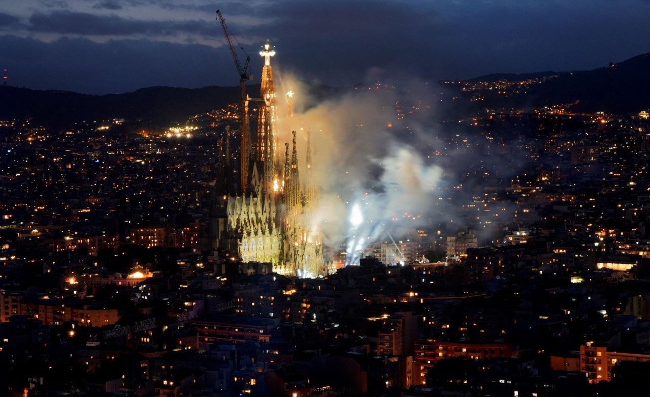 À la Sagrada Família, le Pape rappelle que «nous sommes tous les pierres vivantes»