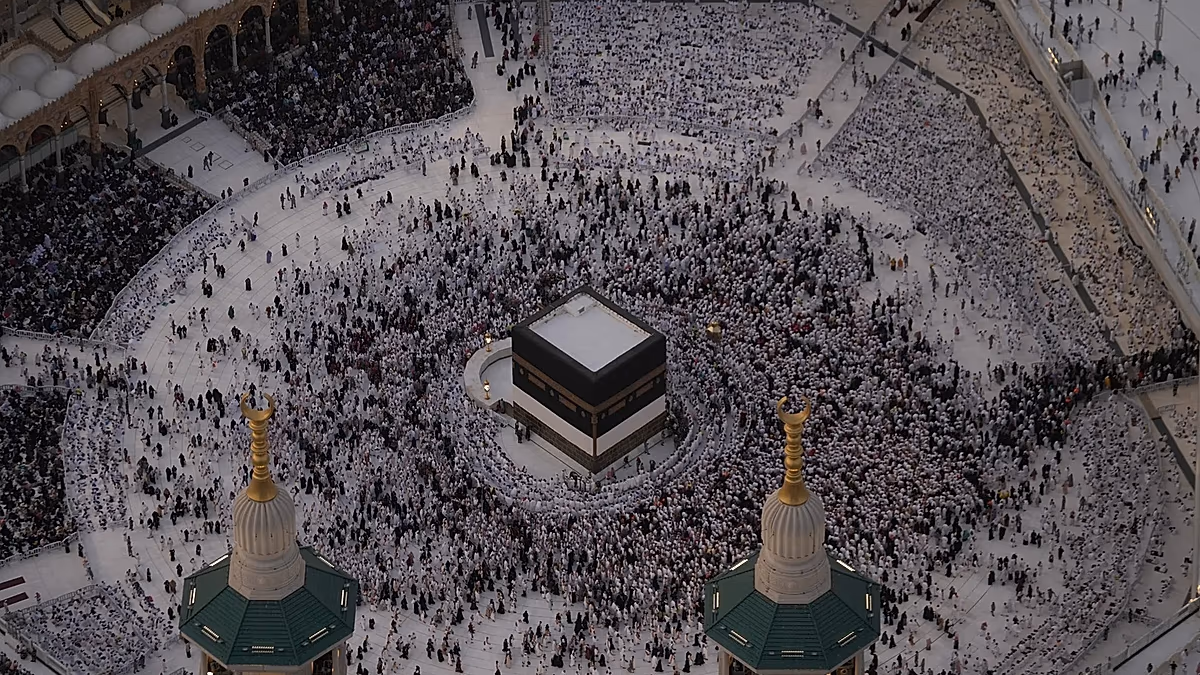 More than 1.5m Muslim pilgrims begin hajj as Iran peace deal hangs in the balance