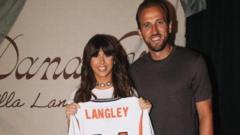 Country music fan Kane leaves Ella Langley gig early to make curfew