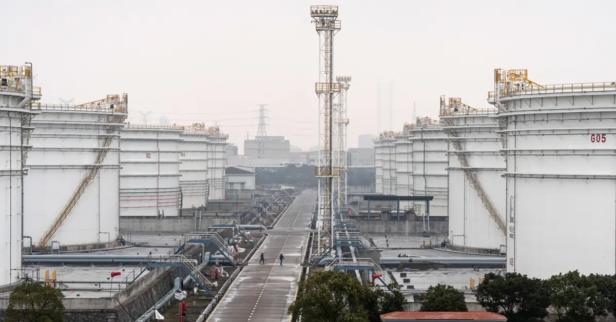 China Close to Tapping Commercial Oil Stockpiles, FGE Says