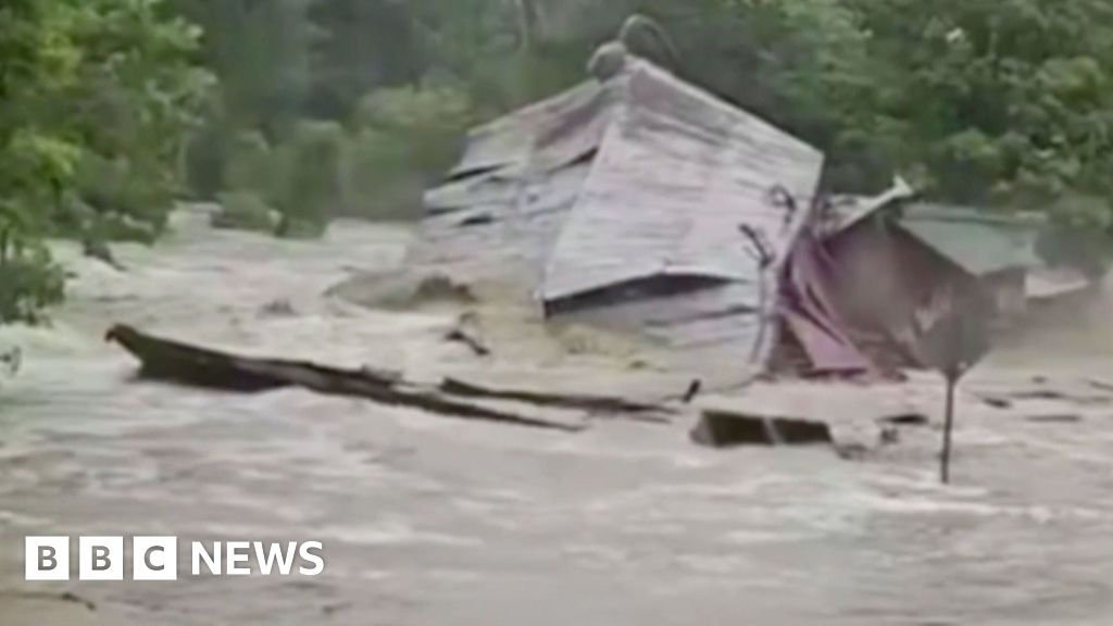 Flash flooding destroys structures, submerges roads in Northeast US