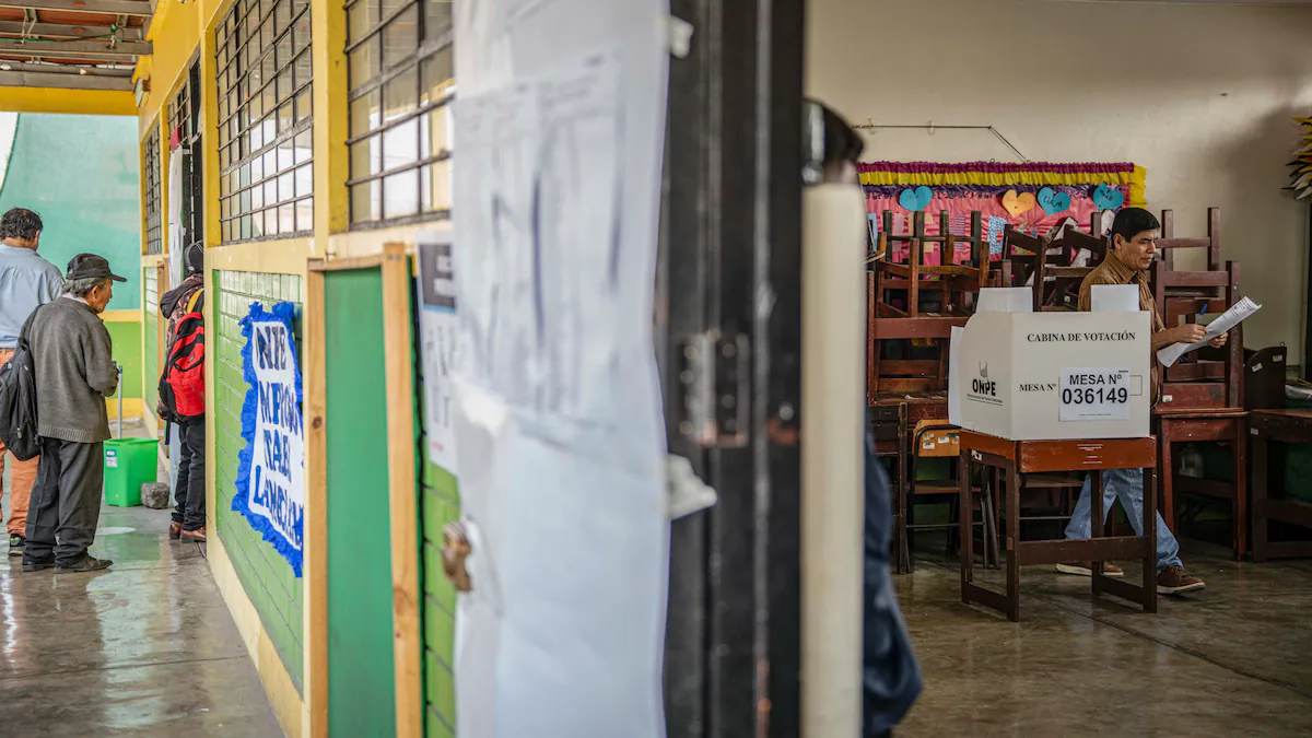 Perú elige en las urnas a su noveno presidente en 10 años