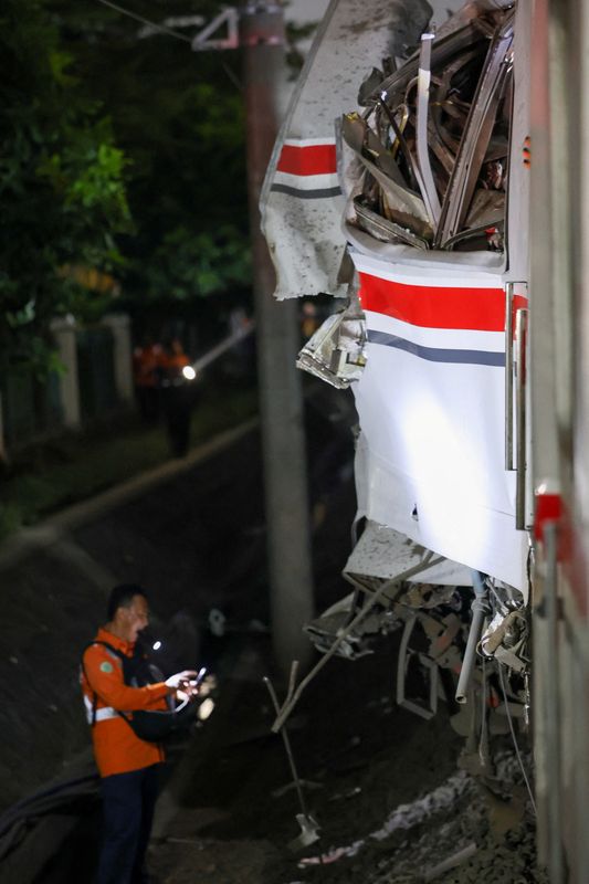 Indonesia train crash toll rises to 7, rescuers work to remove trapped passengers