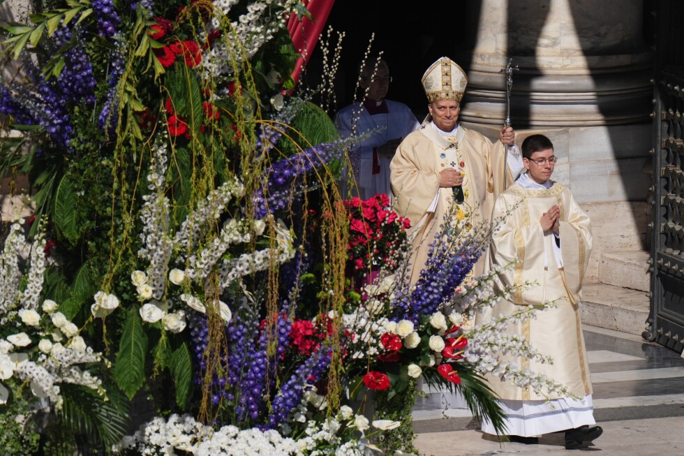 Pope Leo XIV celebrates first Easter Mass as pontiff, calls for global peace