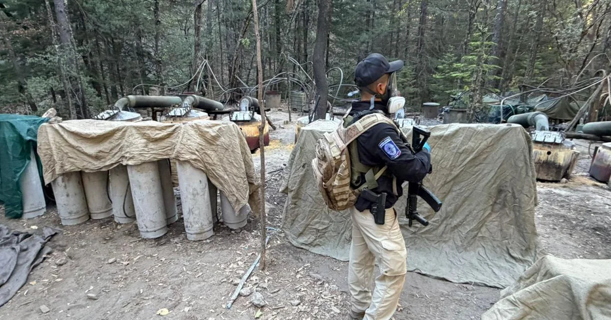 2 U.S. Embassy officials among 4 killed in car crash following drug lab raid in Mexico