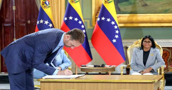 Venezuela hands Shell a license for the cross-border Loran gas field shared with Trinidad