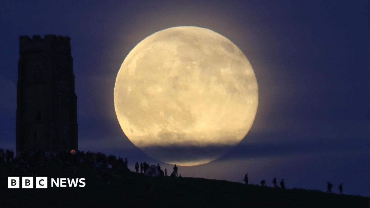 Where is best to see the Strawberry Moon tonight?