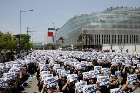 Samsung Electronics proposes unconditional talks with union; strike plan holds