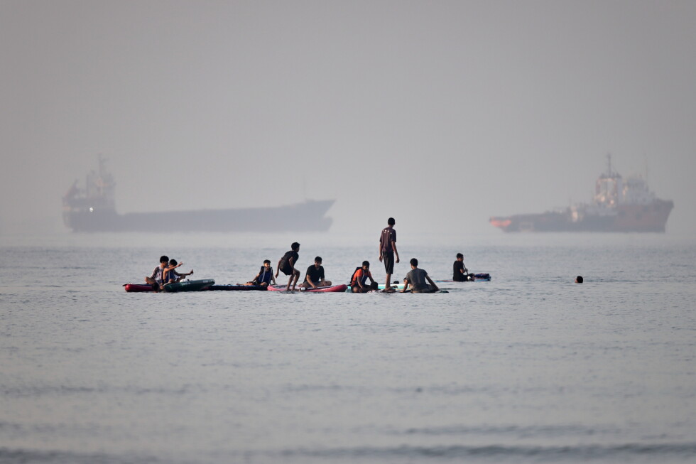 A new exchange of fire with Iran in the Gulf tests the fragile ceasefire