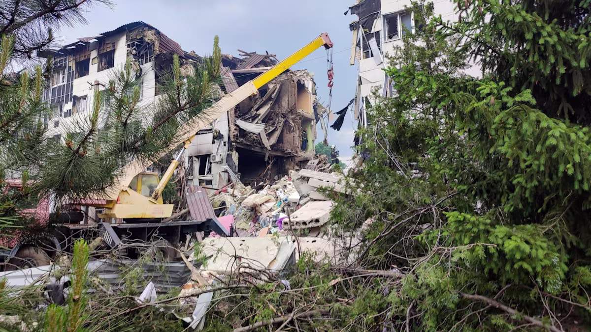 Putin accuses Ukraine of deadly attack on student dorm, orders military to prepare options