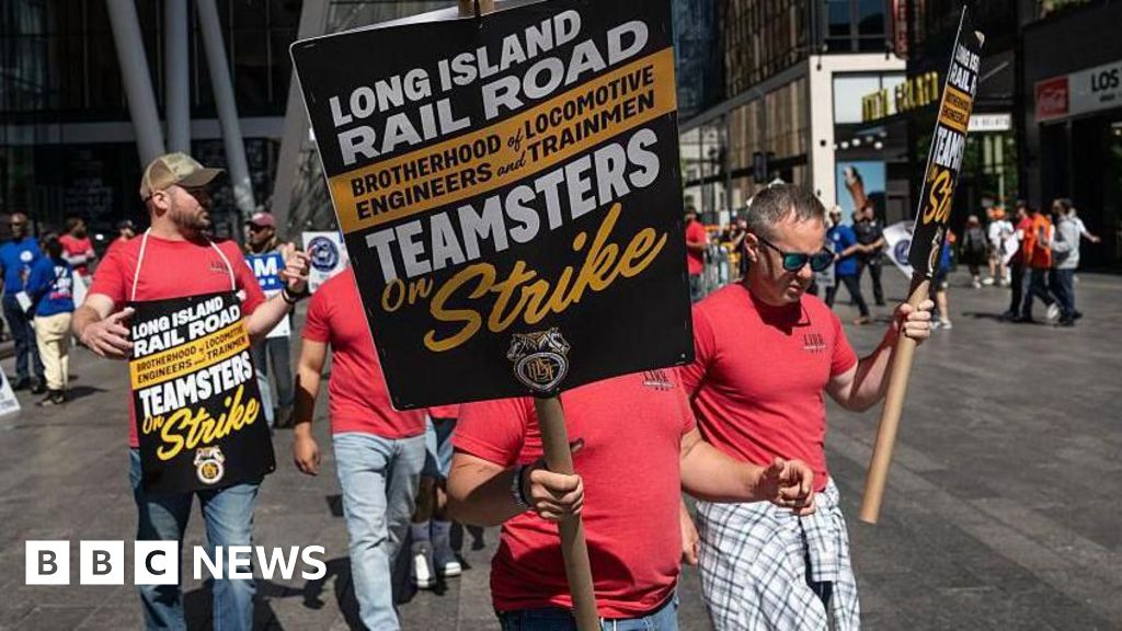 Rush-hour chaos sweeps New York after busiest rail system shutdown