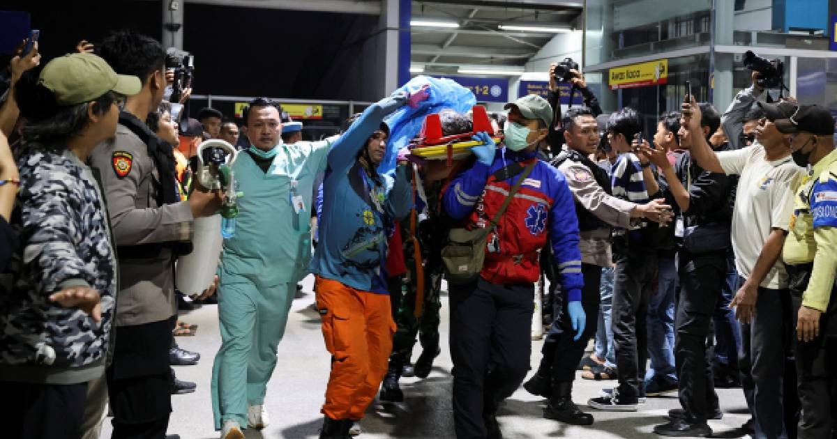 Indonesia train crash toll rises to 7, rescuers work to remove trapped passengers