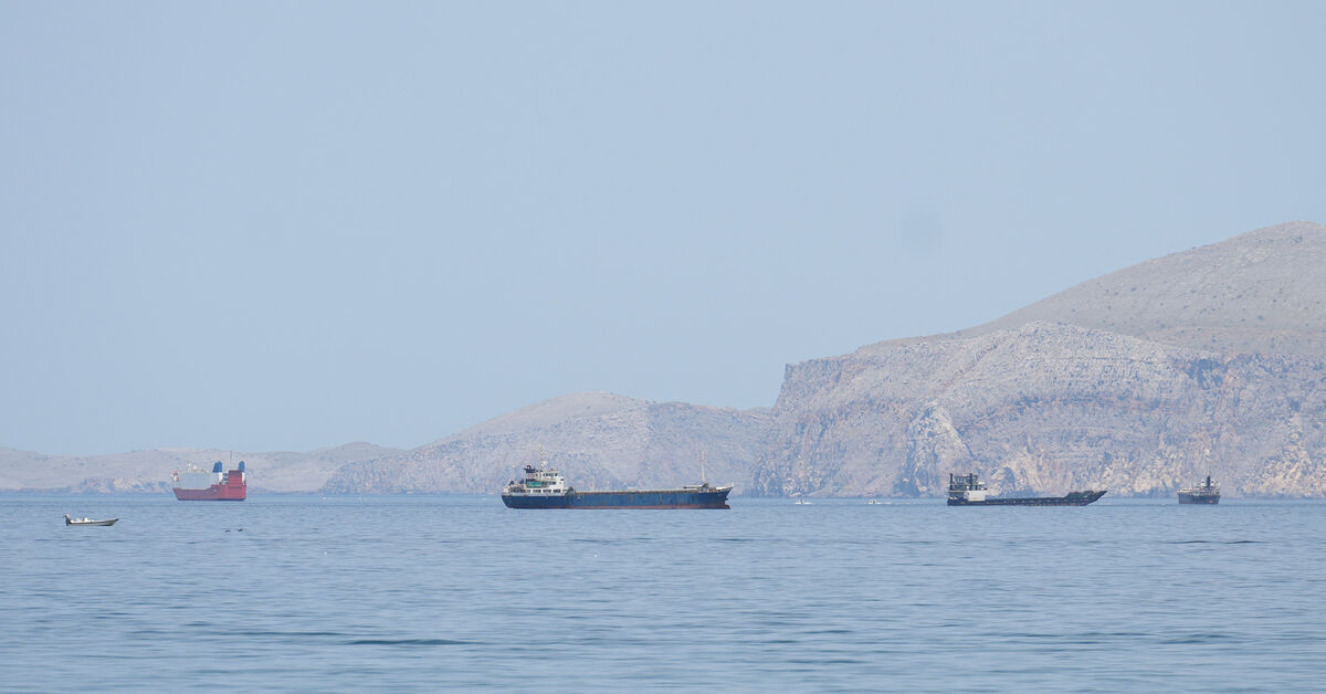 UK's Starmer and Trump discuss 'urgent need' to restore shipping in Strait of Hormuz