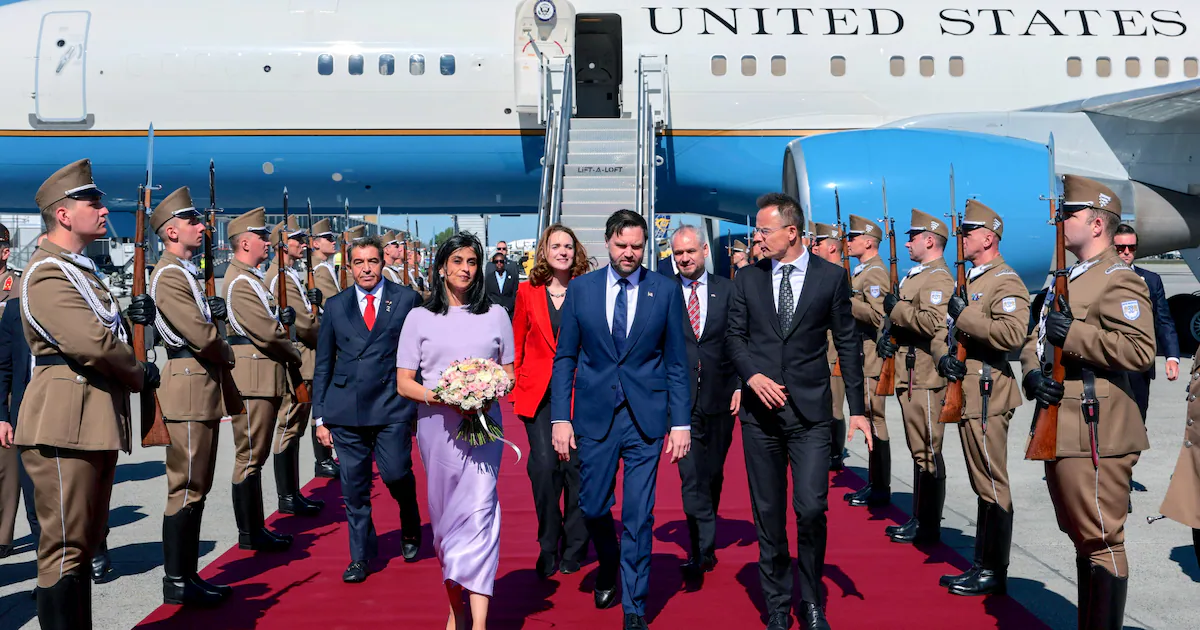 Vance's Trip to Trump Ally Hit by Humiliating Putin Call Leak