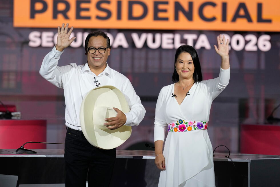 Fujimori and nationalist Sánchez virtually tied as vote count continues in Peru